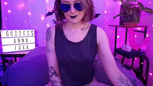 Snapshot of mistressannafoxx chatting on February 16, 2026, 10:17 pm mistressannafoxx online show from February 16, 2026, 10:17 pm