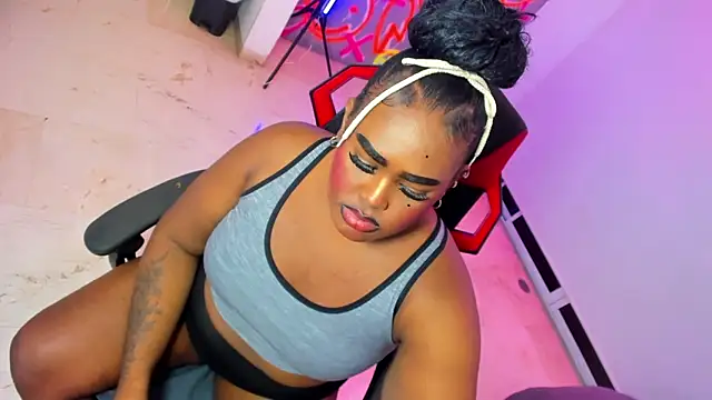  EvaRouse online show from November 14, 2025, 4:11 am