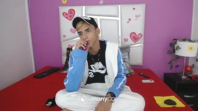 SkyAndSeth online show from October 18, 2025, 3:24 pm