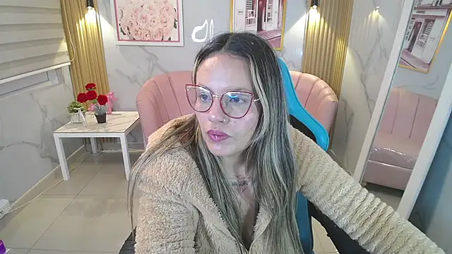 Jade Jones a online show from November 22, 2025, 3:55 pm