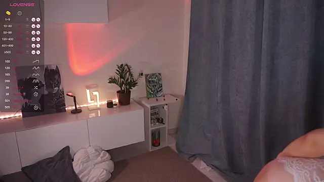 Oneo  online show from November 7, 2025, 8:53 pm