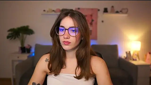 kissie cat online show from February 2, 2026, 2:05 pm