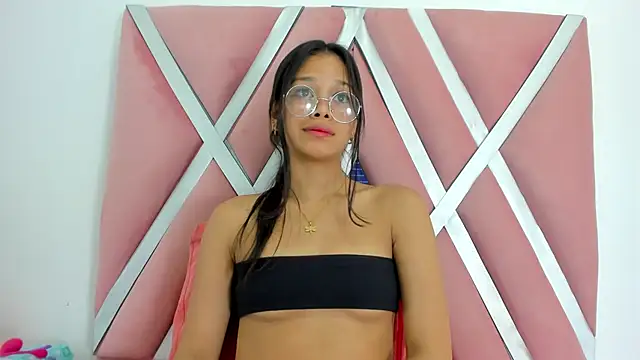 victoriavelasquez online show from October 27, 2025, 9:41 pm