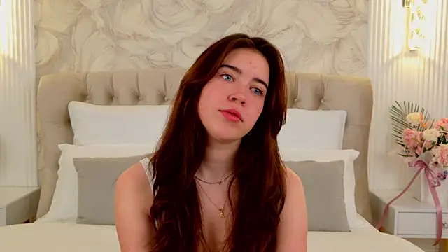 KimberlyBond online show from September 9, 2025, 4:39 pm