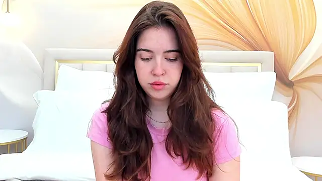 KimberlyBond online show from September 15, 2025, 4:18 pm