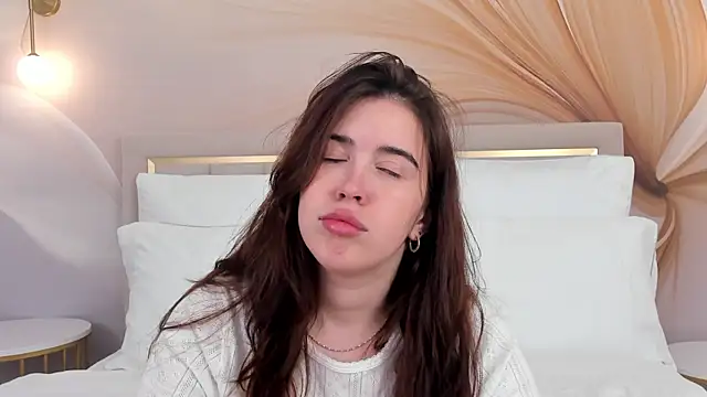 KimberlyBond online show from September 17, 2025, 3:03 pm