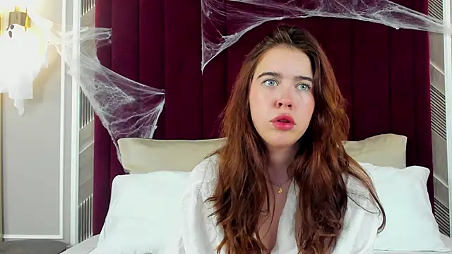 KimberlyBond online show from October 29, 2025, 3:03 pm