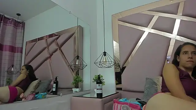 MiaCours online show from October 30, 2025, 7:03 pm