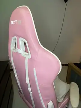 Andrea-Lu online show from November 7, 2025, 1:05 am