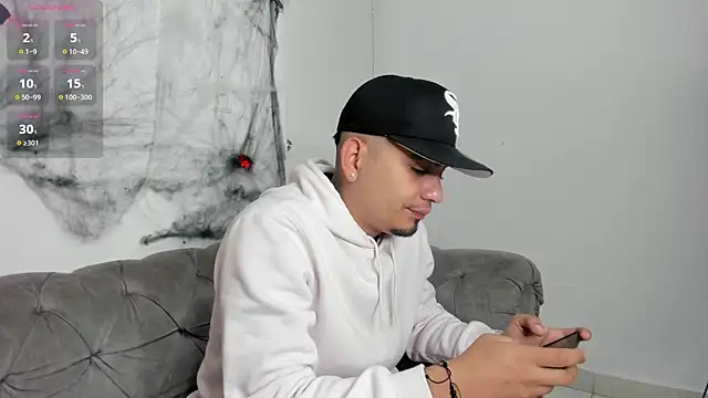 OwenStonne  online show from October 21, 2025, 4:13 am