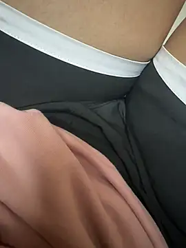 crazy111girl online show from November 8, 2025, 7:12 pm