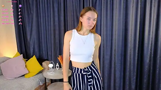 LouisaChaobal online show from November 7, 2025, 2:11 am