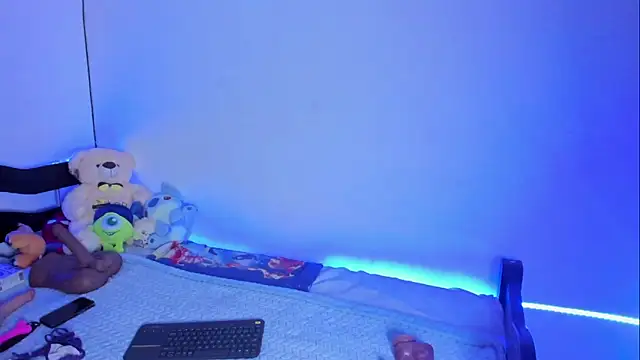 Ellope  online show from September 24, 2025, 3:21 am