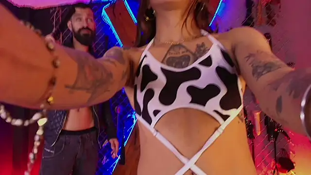 Warick and Aria bdsm  online show from October 6, 2025, 7:33 pm