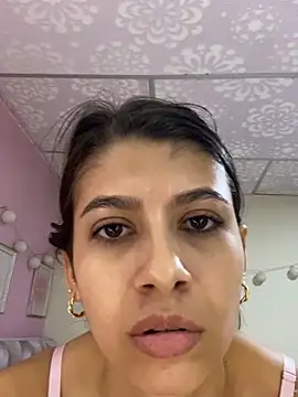 Lenapink19 online show from November 14, 2025, 10:40 pm