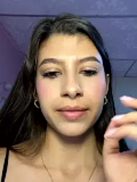 Lenapink19 online show from November 18, 2025, 10:47 pm