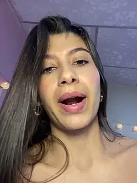 Lenapink19 online show from February 3, 2026, 2:53 am