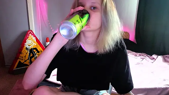 Elieiza xo online show from May 15, 2026, 9:27 am
