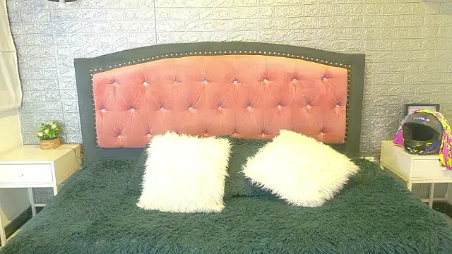 Natalie loffreda online show from February 10, 2026, 3:21 am