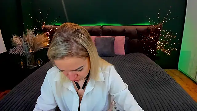 Anna Snows online show from September 15, 2025, 12:05 pm