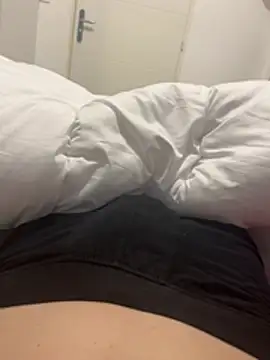 Snapshot of enzoyoungbisex chatting on February 13, 2026, 8:38 pm enzoyoungbisex online show from February 13, 2026, 8:38 pm