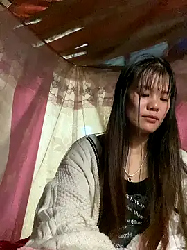 Snapshot of PhanHaa chatting on November 12, 2025, 1:44 pm PhanHaa online show from November 12, 2025, 1:44 pm