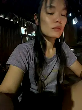 Snapshot of PhanHaa chatting on November 25, 2025, 9:42 am PhanHaa online show from November 25, 2025, 9:42 am