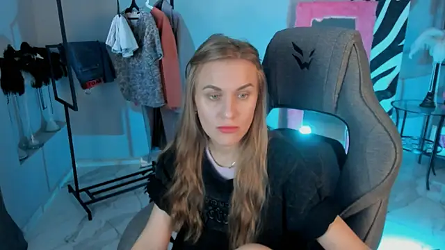 VanessaMates online show from September 29, 2025, 5:45 am