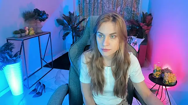 VanessaMates online show from October 14, 2025, 5:41 am