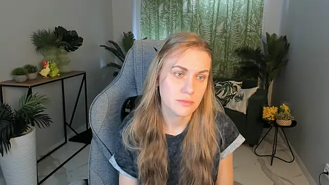 VanessaMates online show from October 20, 2025, 5:41 am