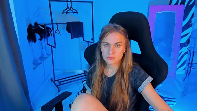 VanessaMates online show from October 27, 2025, 5:44 am