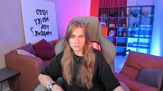 VanessaMates online show from October 28, 2025, 5:33 am