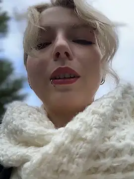 Snapshot of EveLittleSinner chatting on September 19, 2025, 7:54 am EveLittleSinner online show from September 19, 2025, 7:54 am