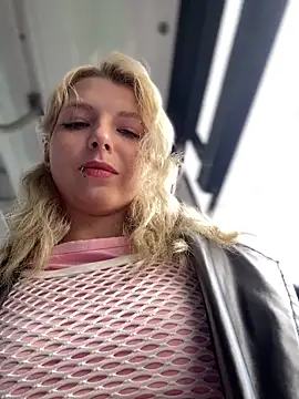 Snapshot of EveLittleSinner chatting on September 23, 2025, 9:12 am EveLittleSinner online show from September 23, 2025, 9:12 am