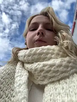 Snapshot of EveLittleSinner chatting on September 27, 2025, 8:52 am EveLittleSinner online show from September 27, 2025, 8:52 am