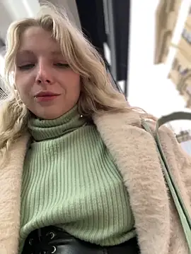 Snapshot of EveLittleSinner chatting on October 5, 2025, 2:26 pm EveLittleSinner online show from October 5, 2025, 2:26 pm