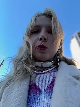 Snapshot of EveLittleSinner chatting on October 17, 2025, 9:45 am EveLittleSinner online show from October 17, 2025, 9:45 am