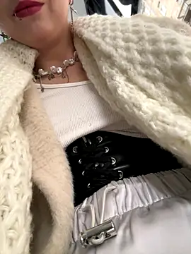 Snapshot of EveLittleSinner chatting on October 26, 2025, 10:54 am EveLittleSinner online show from October 26, 2025, 10:54 am