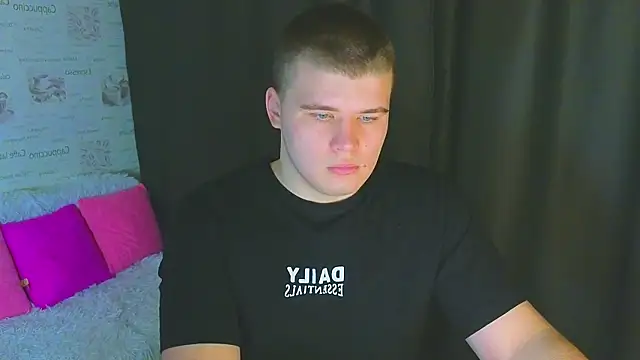 kittenmurr online show from September 30, 2025, 8:47 pm