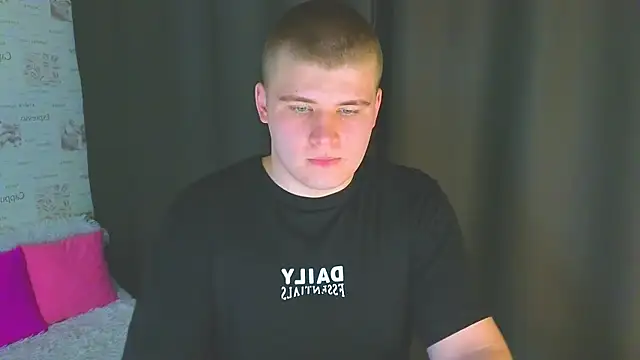 kittenmurr online show from October 8, 2025, 2:47 pm