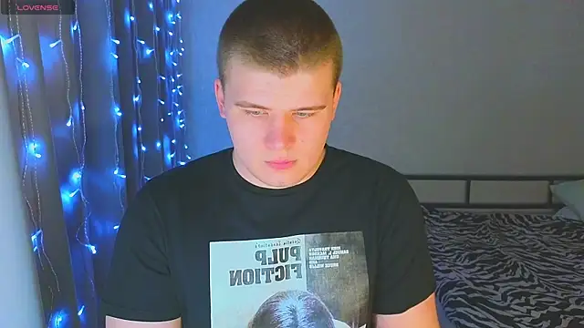 kittenmurr online show from December 15, 2025, 10:58 pm