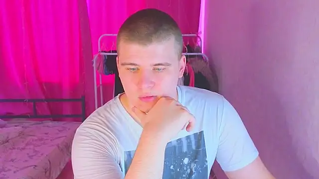 kittenmurr online show from February 9, 2026, 7:34 am