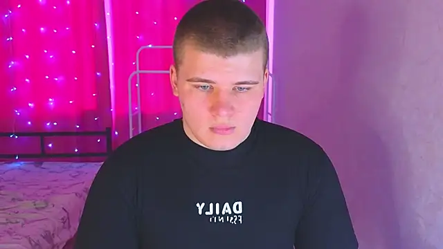 kittenmurr online show from April 15, 2026, 9:38 am