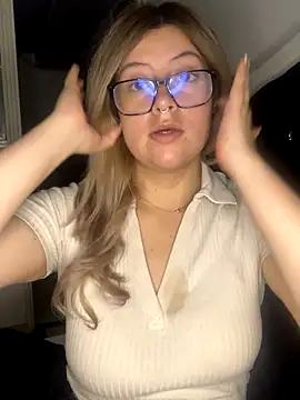 Snapshot of Blair_Bunnyy chatting on October 24, 2025, 3:14 am Blair Bunnyy online show from October 24, 2025, 3:14 am