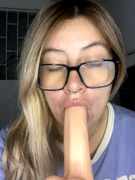 Snapshot of Blair_Bunnyy chatting on October 25, 2025, 4:31 am Blair Bunnyy online show from October 25, 2025, 4:31 am