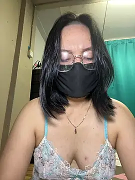 melyiaaa online show from February 7, 2026, 3:38 pm