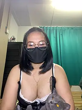 melyiaaa online show from March 23, 2026, 2:43 pm