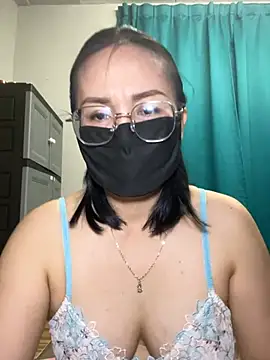 melyiaaa online show from April 22, 2026, 2:40 pm