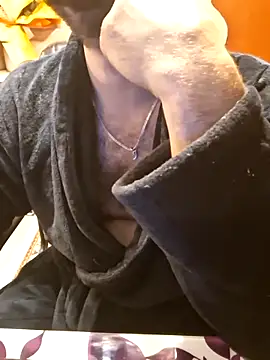 qSensi online show from December 14, 2025, 4:07 am