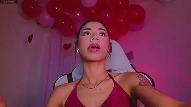 BrunetteAdams001 online show from February 13, 2026, 6:42 am